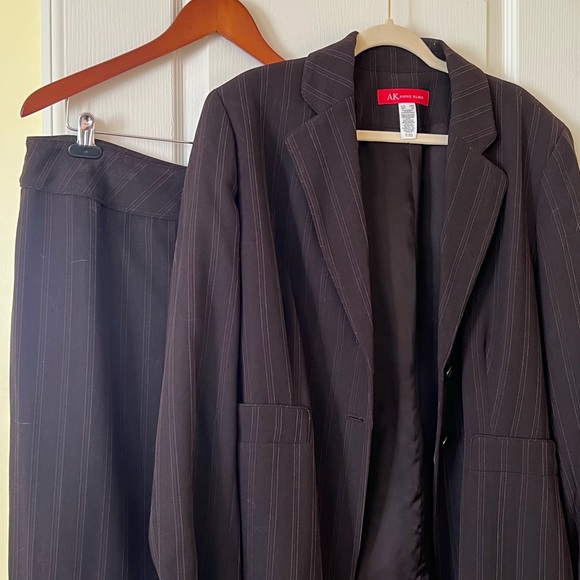Brown pinstripe skirt suit from Anne Klein - Picture 2 of 8